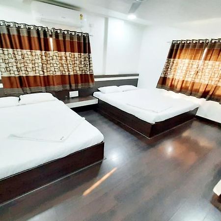 Hotel United House Shirdi Extérieur photo