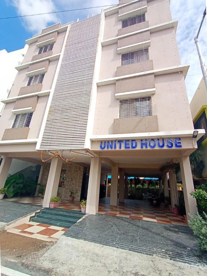 Hotel United House Shirdi Extérieur photo
